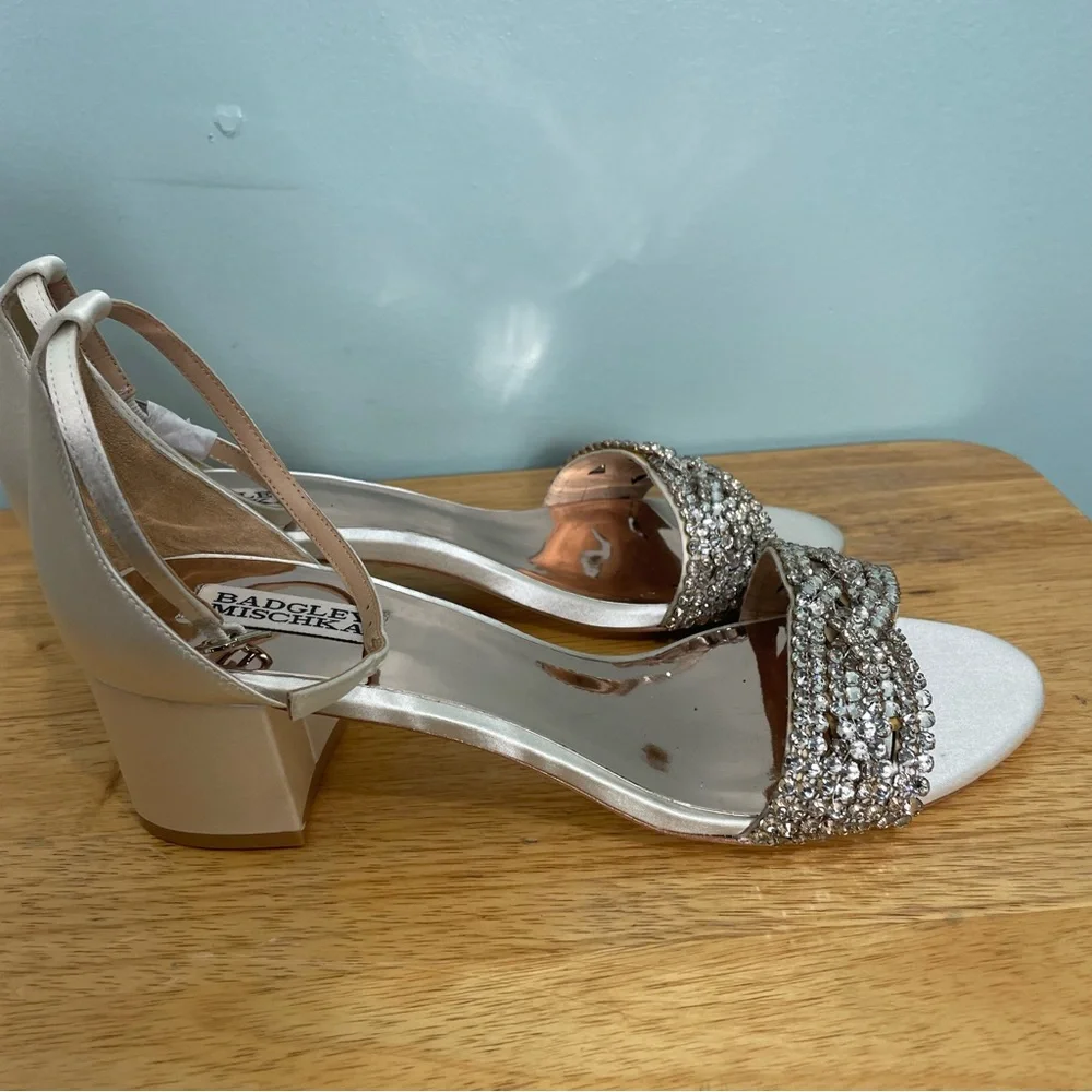 Badgley Mischka Triana Satin Open Toe Pumps Size 10‎ Cream